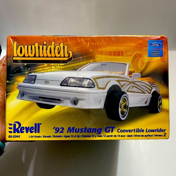 revell Toys New 92 Mustang Gt Convertible Low Rider Model Car Kit